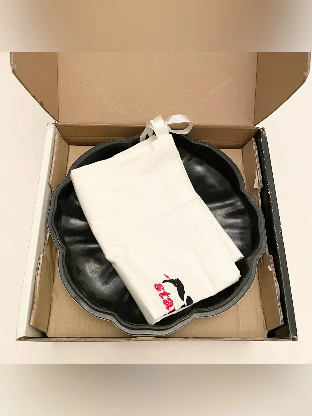 NIB Staub White Cast Iron Pumpkin Cocotte 3.5 Qt BRASS KNOB Discontinued